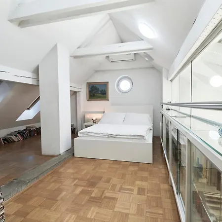 Matic Spacious Modern Apartment