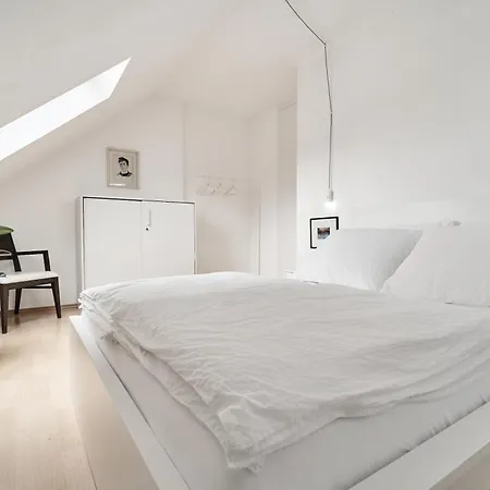 Matic Spacious Modern Apartment